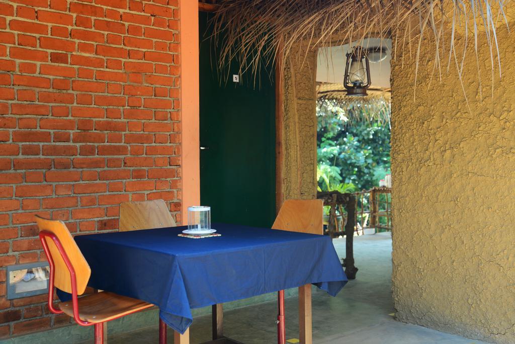 Jungle Beach Hostel Unawatuna Eksteriør billede